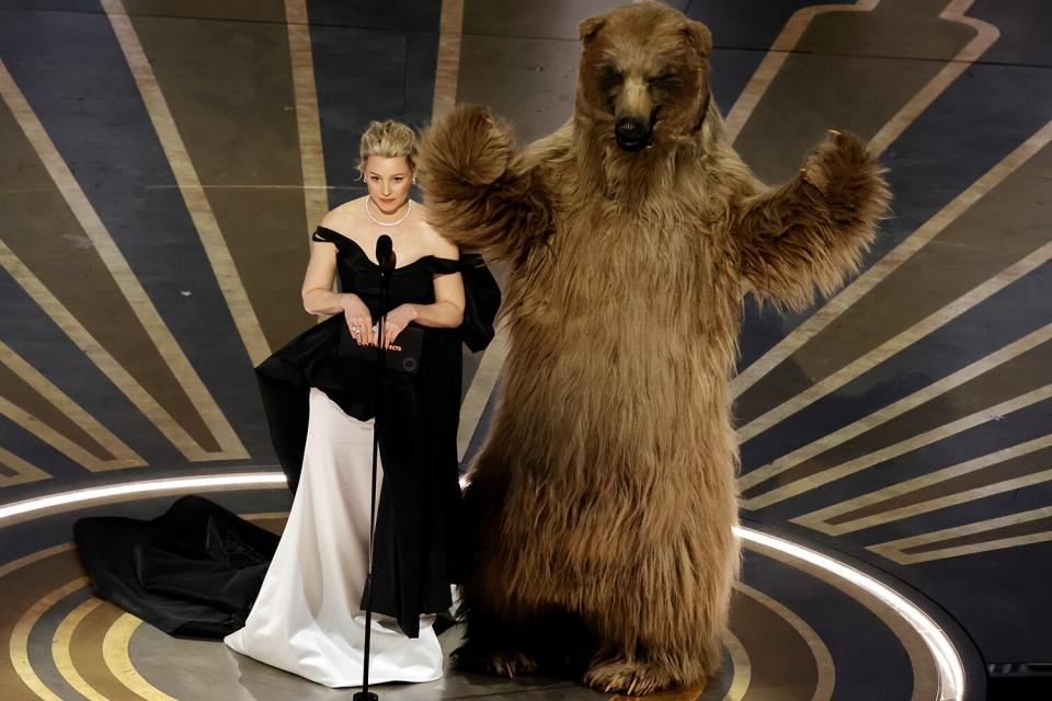 Elizabeth Banks Gets 'Nearly Tripped' By Cocaine Bear at Oscars 2023