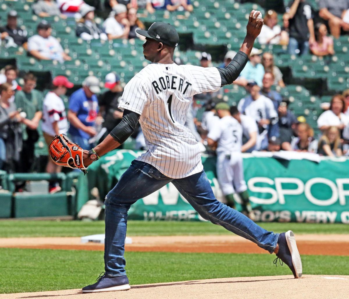 Luis Robert to miss months with hip flexor strain