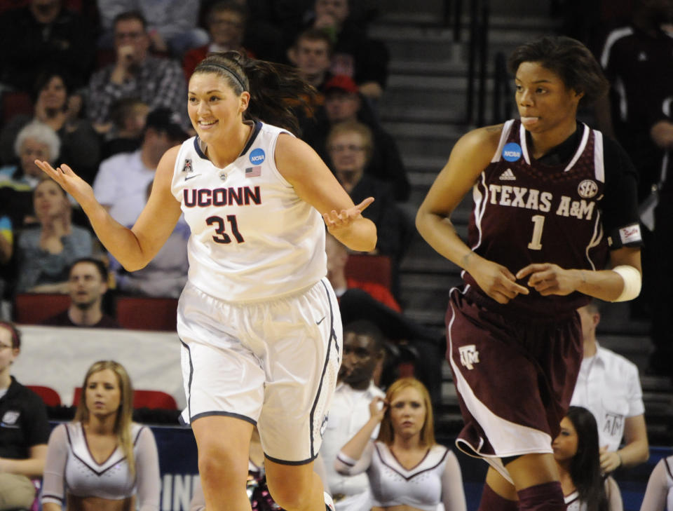 Connecticut's Stefanie Dolson (31) and Texas A&M's Courtney Williams (1) during the first half of their Monday March 31, 2014 regional final in the NCAA college basketball tournament in Lincoln, Neb.(AP Photo/Dave Weaver)