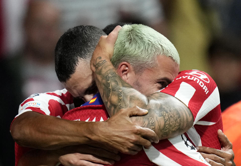 Atletico Madrid's Antoine Griezmann celebrates with teammates after scoring his side's second goal during the Champions League Group B soccer match between Atletico Madrid and Porto at the Metropolitano stadium in Madrid, Spain, Wednesday, Sept. 7, 2022. (AP Photo/Bernat Armangue)