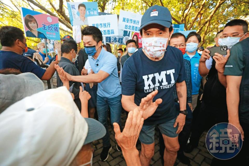 國民黨組中央助選團打團結牌，蔣萬安10月起將與前總統馬英九等黨內天王合體。