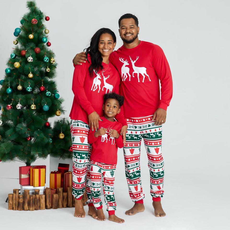 5) Christmas Deer Top and Pants Family Matching Pajamas Set