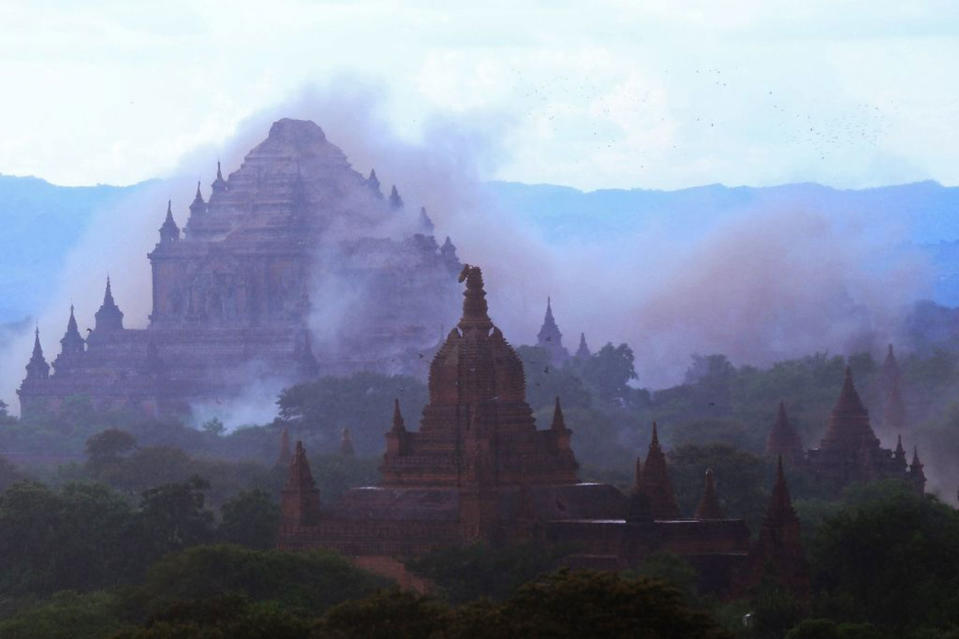 <p>The ancient Sulamuni temple is seen shrouded in dust after a 6.8 magnitude earthquake hit Bagan on August 24, 2016 (AFP Photo/Soe Moe Aung) </p>
