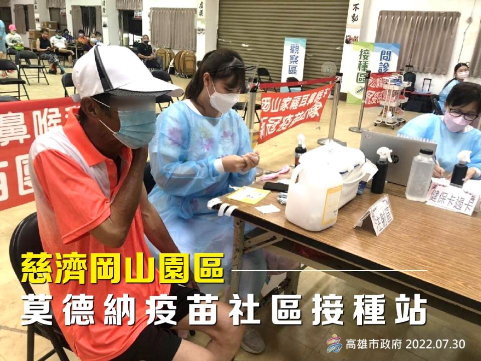 長輩接種第4劑可領700元禮券及2支快篩試劑，剩最後1天。   圖：高雄市衛生局提供