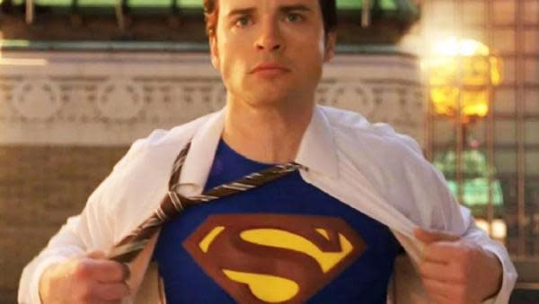 Tom Welling como Superman en Smallville. (Crédito: Smallville)