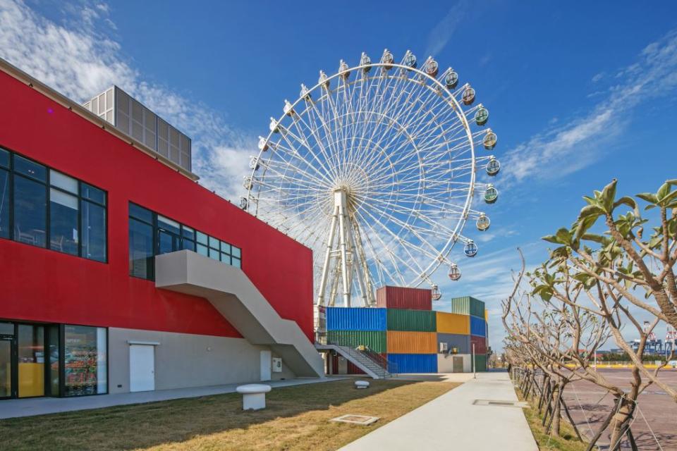 台中港三井是台灣首座海港型購物商城，擁有獨特的海港特色與景致。圖/台中觀光旅遊網