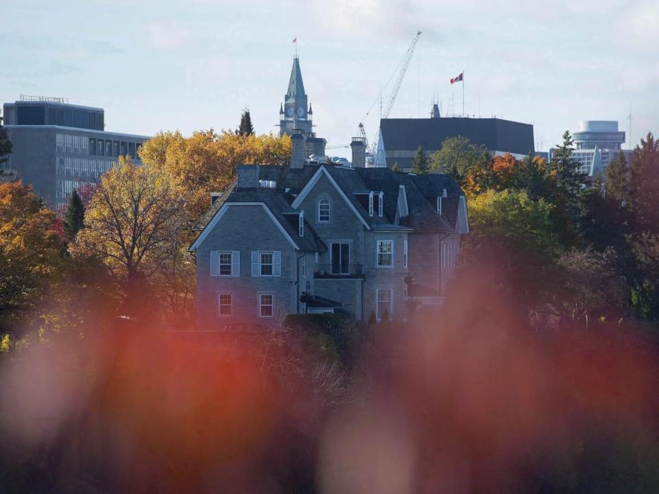 The prime minister&#39;s residence at 24 Sussex needs repairs expected to cost roughly $36.6 million. (Sean Kilpatrick/The Canadian Press - image credit)