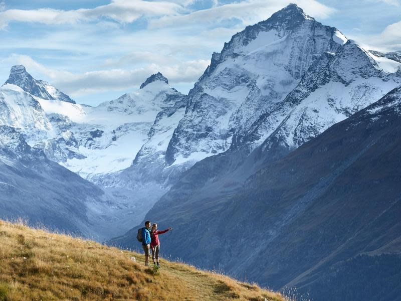 Einmal über den Alpenpässeweg: Der Wandertourismus bleibt für die Schweiz die Basis. Foto: swiss-image.ch/Christof Schuerpf