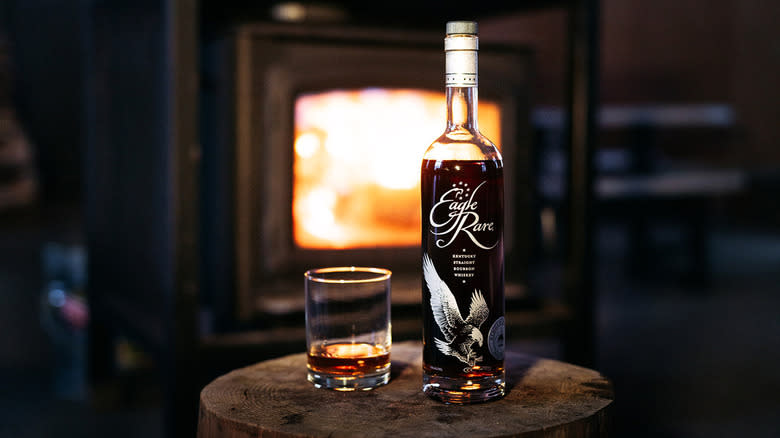 Bottle and glass of Eagle Rare Bourbon