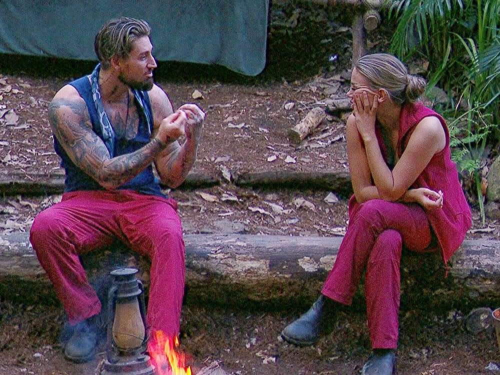 Kim Virginia und Mike Heiter an Tag 14 des Dschungelcamps. (Bild: RTL)