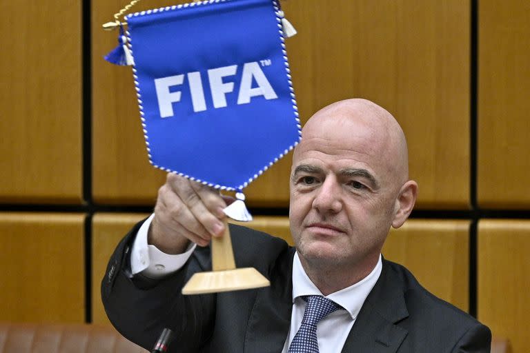 Gianni Infantino, presidente de la FIFA, tuvo que marcar posición ante el creciente interés de los clubes europeos de desprenderse de la UEFA