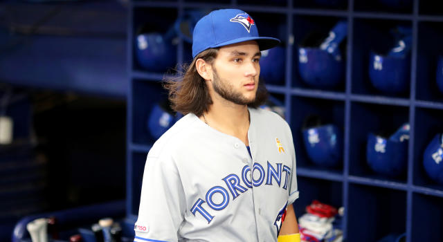 Blue Jays' Bo Bichette removed from game after feeling concussion
