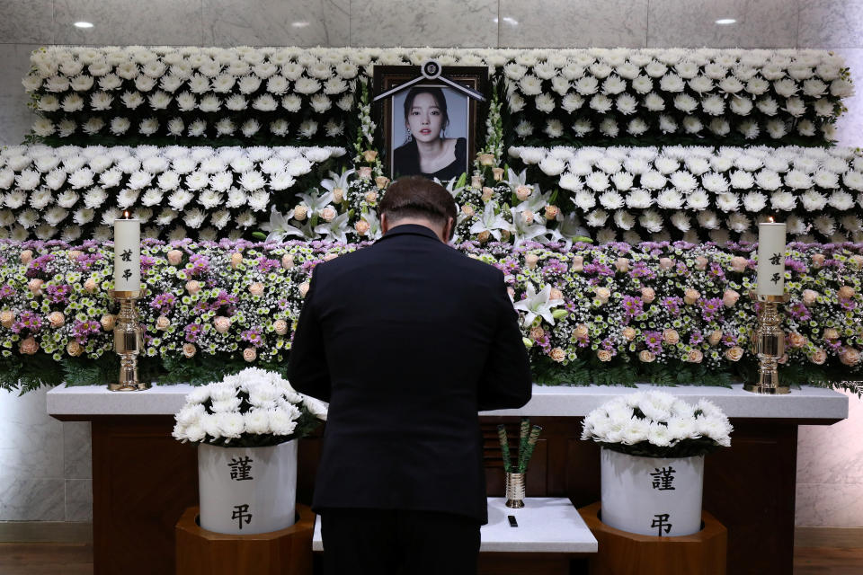 A man pays tribute at a memorial altar as he makes a call of condolence in honour of Goo Hara at the Seoul St. Mary's Hospital in Seoul, South Korea November 25, 2019.