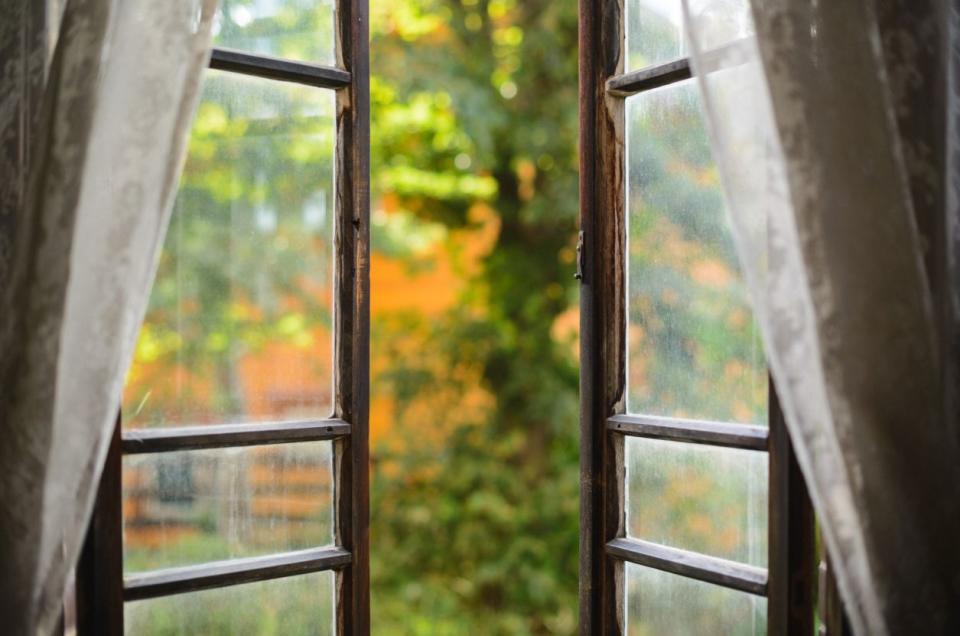 <p>Autumn is a breath of fresh air—literally. Let your home breathe it in too while the weather is just-right.</p>