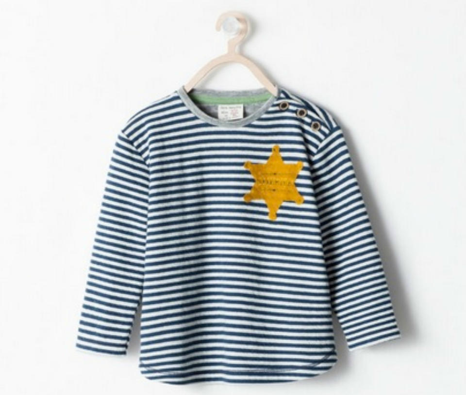 <p>Zara originó un gran escándalo cuando en su colección de ropa para niños de 2014 presentó esta camiseta que recordaba a los uniformes que se usaban en los antiguos campos de concentración que usaban los nazis. La compañía se vio obligada a pedir perdón después y a retirar este prenda del mercado por motivos obvios. (Foto: Zara). </p>