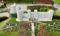 <p>Lego begeistert nach wie vor große wie kleine Kinder. Kein Wunder also, dass es seit 1968 eigene Freizeitparks zum Spielzeug gibt. Das erste Legoland eröffnete 1968 in Billund, Dänemark. In die Top 10 hat es jedoch das Legoland in Windsor, Großbritannien geschafft. (Foto: ddp) </p>