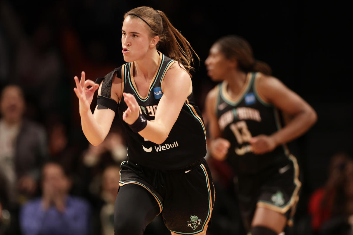 Sabrina Ionescu sets WNBA and NBA all-time record in three-point