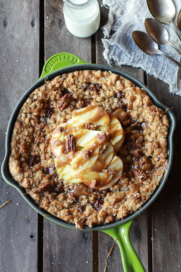 <strong>Get the <a href="http://www.halfbakedharvest.com/oatmeal-chocolate-chunk-salted-coffee-caramel-apple-skillet-cookie/" target="_blank">Oatmeal Chocolate Chunk Salted Coffee Caramel Apple Skillet Cookie recipe</a> from Half Baked Harvest</strong>