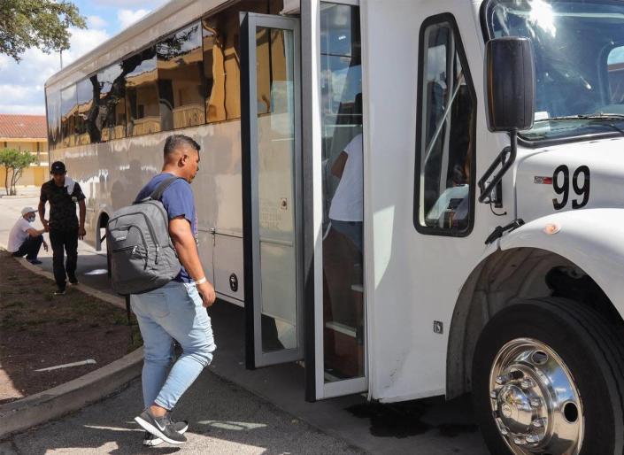 Conflicted Venezuelan migrant Dairon Banachera boards a bus departing for San Antonio’s Migrant Resource Center after their flight from San Antonio to Delaware, arranged by operatives working for Gov. Ron DeSantis, was canceled without warning. Banchera and at least 20 other migrants were left stranded.