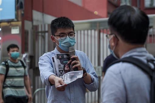 黃之鋒昨日才在臉書發出他積極在街頭上短講照片。（圖／翻攝自黃之鋒臉書）