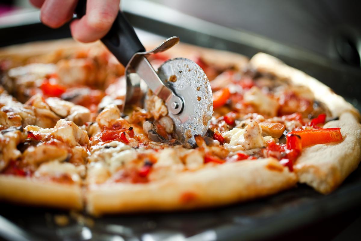 KitchenAid Classic Pizza Wheel with Sharp Blade For Cutting Through Crusts,  Pies and More, Built In Finger Guard for Safety and Comfort Grip to