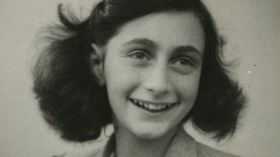 Ana Frank sonriendo