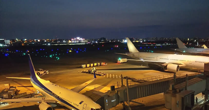 日本各地機場面臨的客機燃料短缺問題日益嚴峻，已經影響到國際航線增加班次和新開航線。（圖／photoAC）