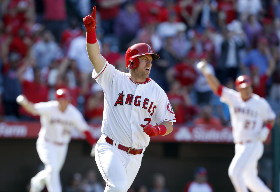 Los Angeles Angels' Cliff Pennington (7) celebrates after getting the game-winning hit in the ninth inning of a baseball game against the Seattle Mariners, Sunday, April 9, 2017, in Anaheim, Calif. The Angels won 10-9. (AP Photo/Christine Cotter)