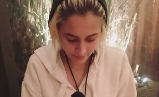 Paris Jackson posted a photo of her mom’s latest chemo session, and her message is just so sweet