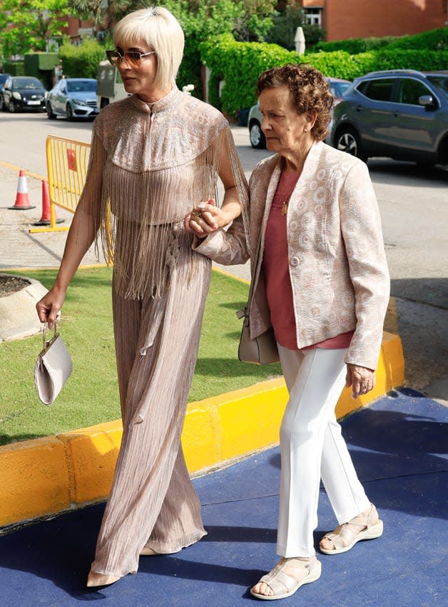 Ana María Aldón y Ortega Cano se reencuentran en la comunión de su hijo