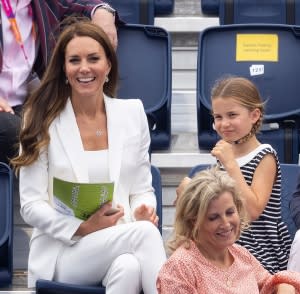 duchess-kate-middleton-white-tank-top-princess-charlotte