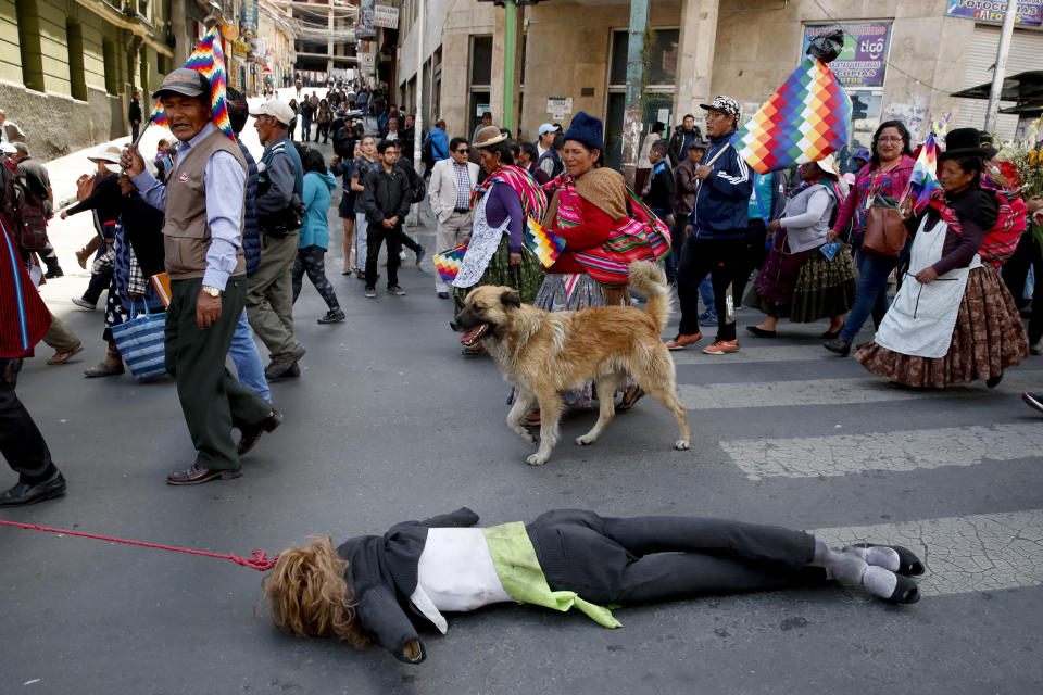 Anti-government demonstrators drag a dummy representing Bolivia's interim President Jeanine Anez in La Paz, Bolivia, Thursday, Nov. 21, 2019. Anez sent a bill on holding new elections to congress Wednesday amid escalating violence that has claimed at least 30 lives since a disputed Oct. 20 vote and the subsequent resignation and exile of former President Evo Morales. (AP Photo/Natacha Pisarenko)