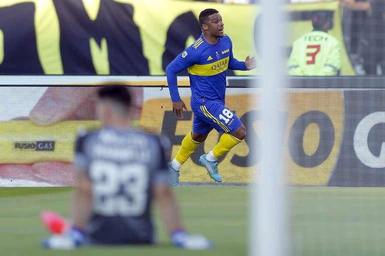 Fabra celebra su golazo a Tigre en la final