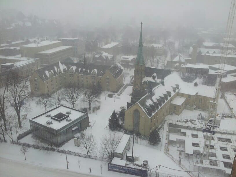 @MRCoutts: This is St. Basil Church in the snow. Kinda pretty #TOsnowpics pic.twitter.com/PcGG2A69