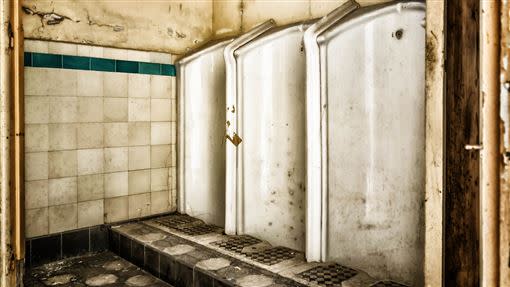 印度公廁驚見男屍卡化糞池。（示意圖／翻攝自pixabay）