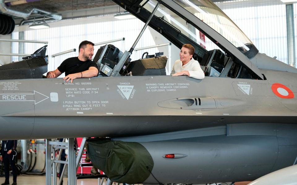 Volodymyr Zelensky (L) and Danish Prime Minister Mette Frederiksen in an F-16 fighter jet