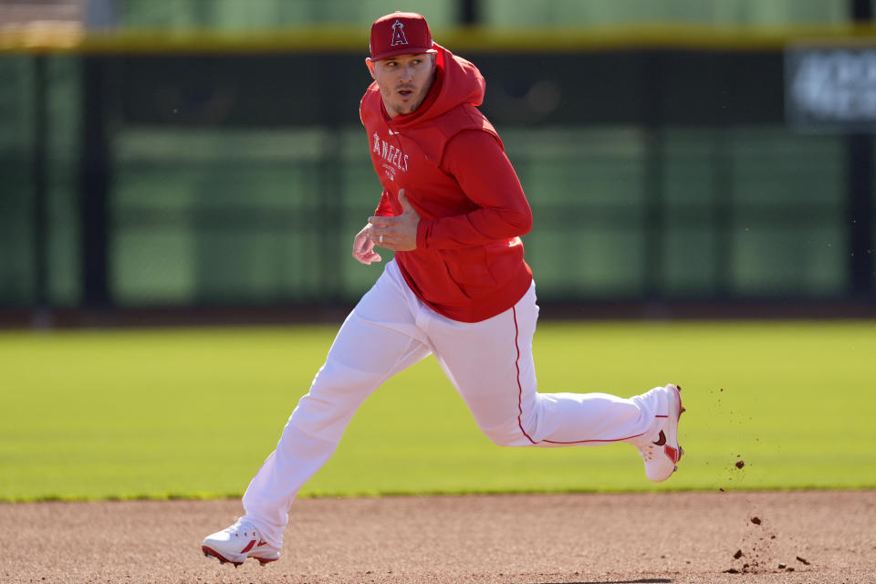 Los Angeles Angles' Mike Trout works out during a baseball spring training workout, Monday, Feb. 19, 2024, in Tempe, Ariz. (AP Photo/Matt York)