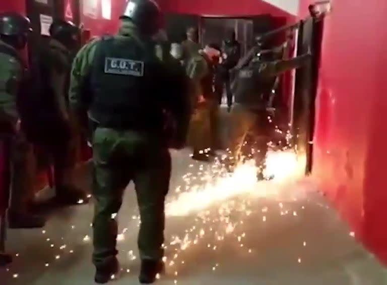 La barra brava de Newell's tenía un búnker en el estadio; su puerta blindada fue derribada con herramientas neumáticas