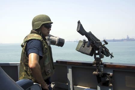 U.S. Navy Fire Controlman 1st Class Jorge Correa scans for threats on the guided-missile destroyer USS Mason in Bahrain September 1, 2016. U.S. Navy/Mass Communications Specialist 3rd Class Janweb B. Lagazo/Handout via REUTERS