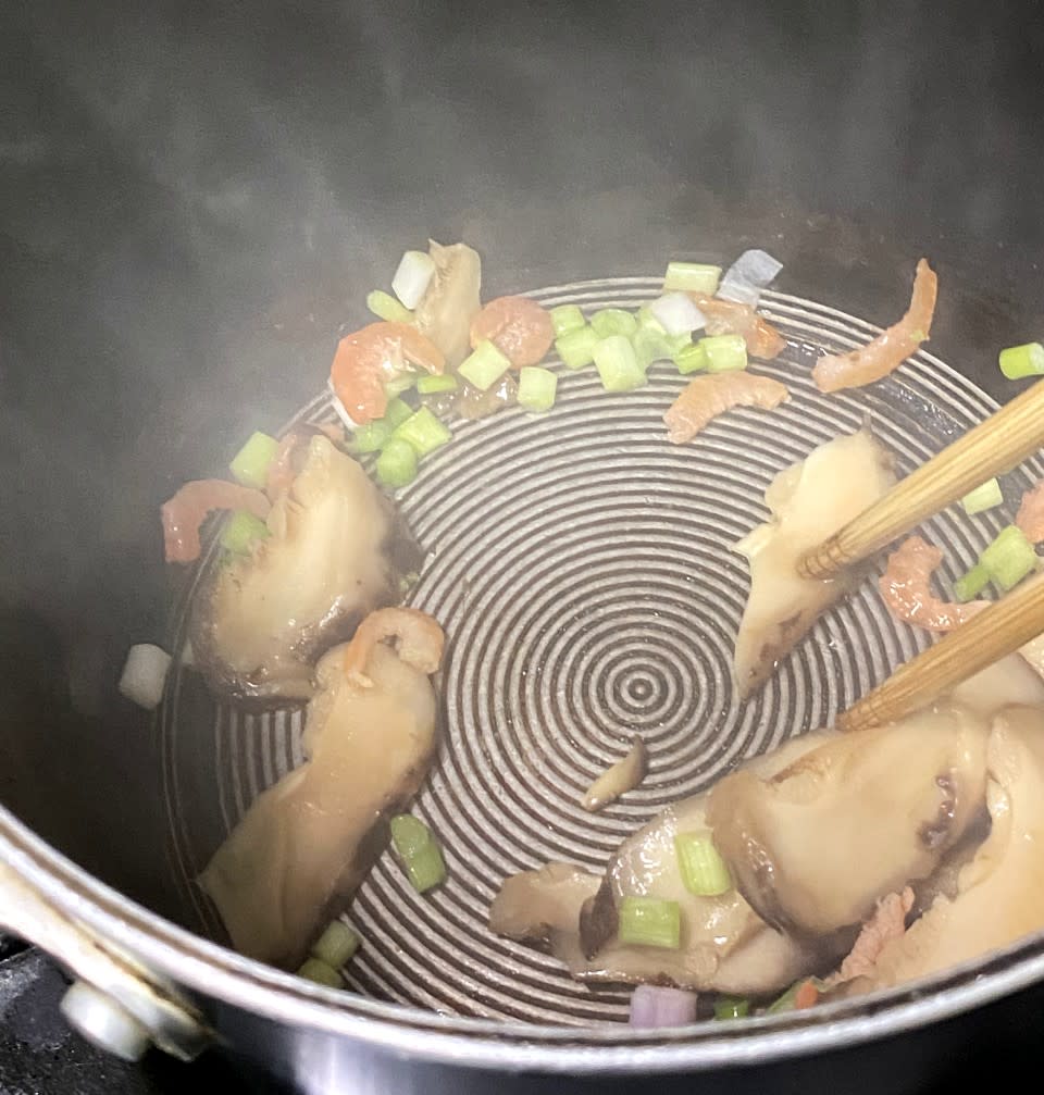 湯水食譜│鹹蛋冬瓜肉片湯 消暑開胃湯水