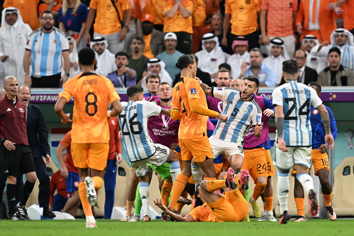 Argentina eliminó a Países Bajos de Qatar 2022, pero durante el cotejo existieron diversos conatos de bronca (Foto de: Ercin Erturk/Anadolu Agency via Getty Images)