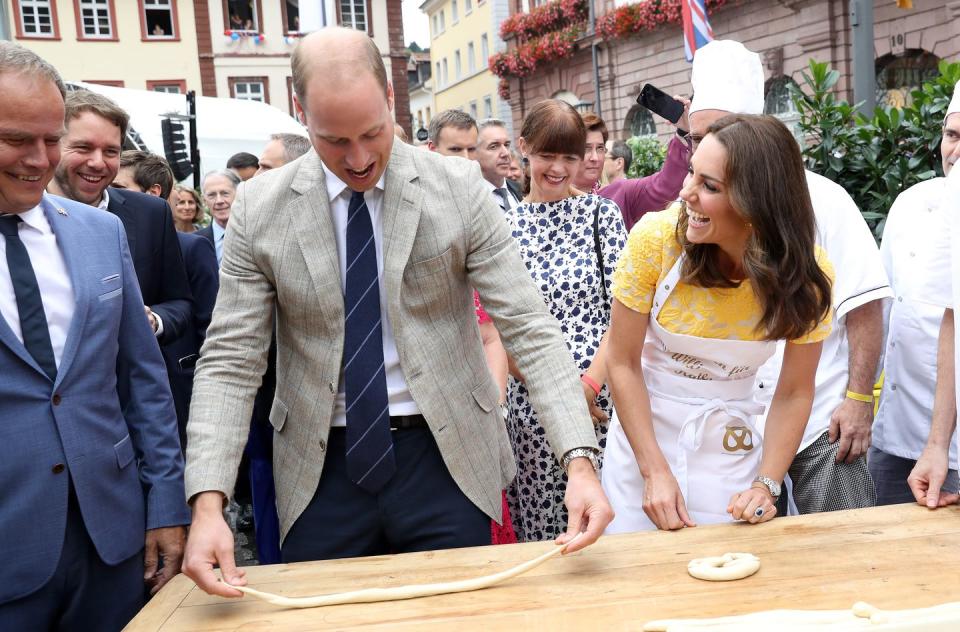 Will and Kate make cooking look fun.