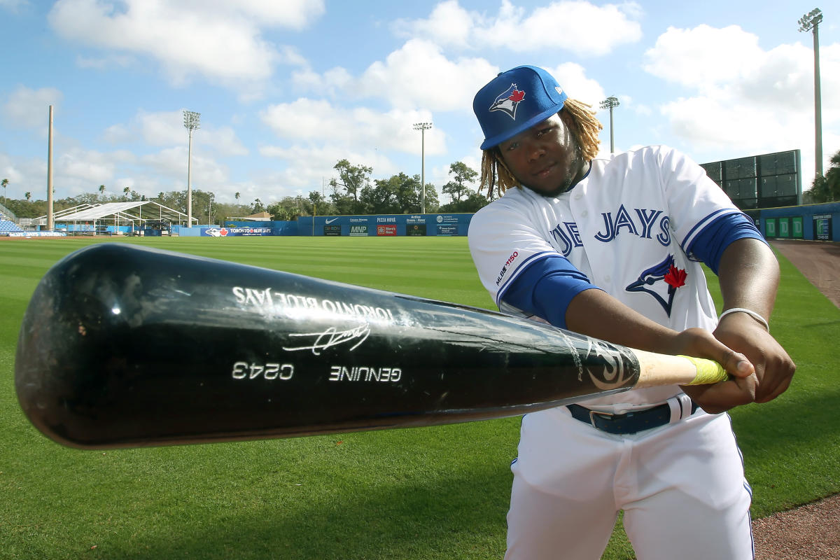 Vladimir Guerrero Jr wears his dad's jersey before MLB debut