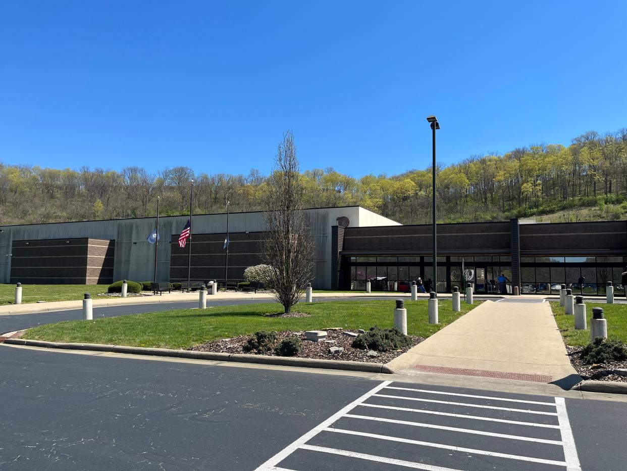 A former deputy jailer at the Kenton County Detention Center was sentenced this week to five years in prison for smuggling contraband inside the facility.