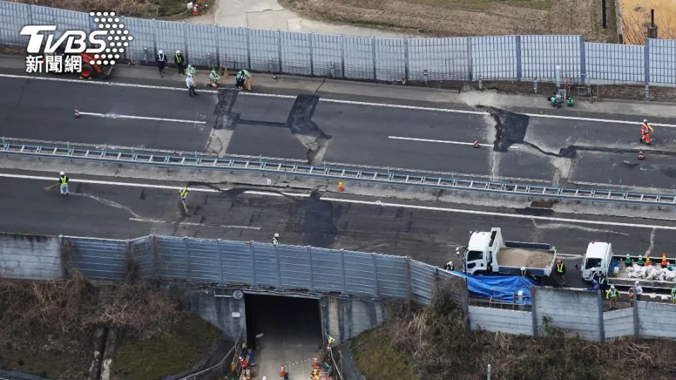 &#x0065e5;&#x00672c;&#x004e00;&#x009031;&#x00524d;&#x00624d;&#x00767c;&#x00751f;&#x00898f;&#x006a21;7.4&#x007684;&#x005730;&#x009707;&#x00ff0c;&#x0099ac;&#x008def;&#x004e5f;&#x0088ab;&#x009707;&#x005230;&#x0088c2;&#x00958b;&#x003002;&#x00ff08;&#x005716;&#x00ff0f;&#x009054;&#x005fd7;&#x005f71;&#x0050cf;&#x007f8e;&#x00806f;&#x00793e;&#x00ff09;