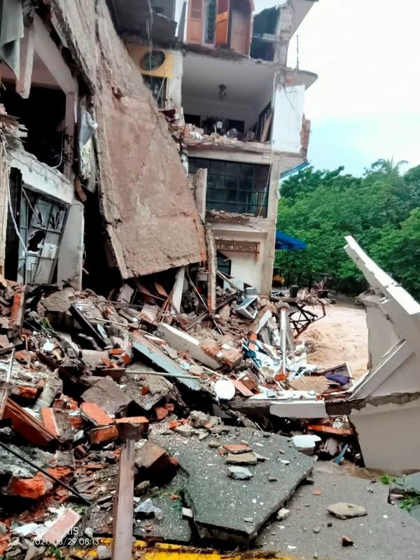 Hurricane Nora pounds Mexico's coast