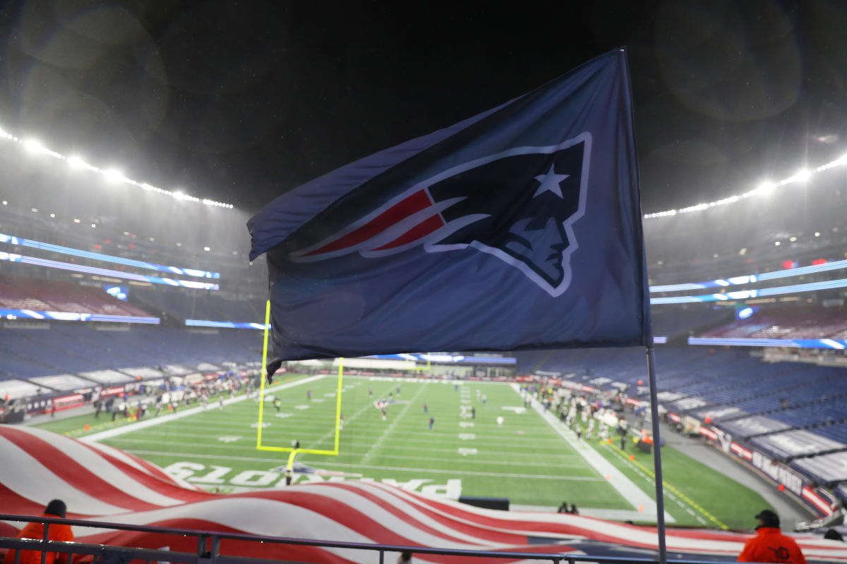 Fan sues Patriots, says they ruined his Tom Brady-signed flag