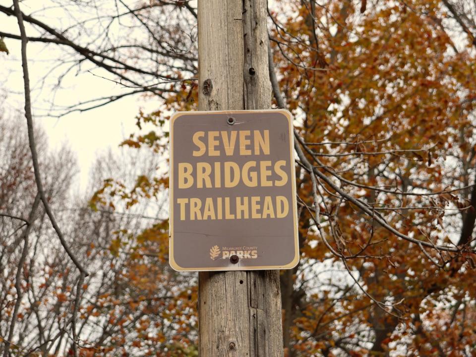 A sign for the Seven Bridges trailhead in Wisconsin.
