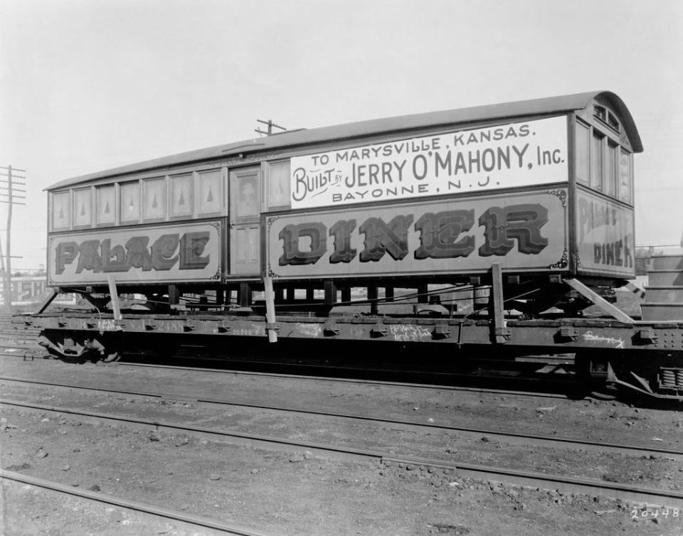 1943: Dining Cars