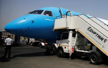 Workers service an EgyptAir flight at International Cairo Airport, Egypt May 21, 2016. REUTERS/Amr Abdallah Dalsh